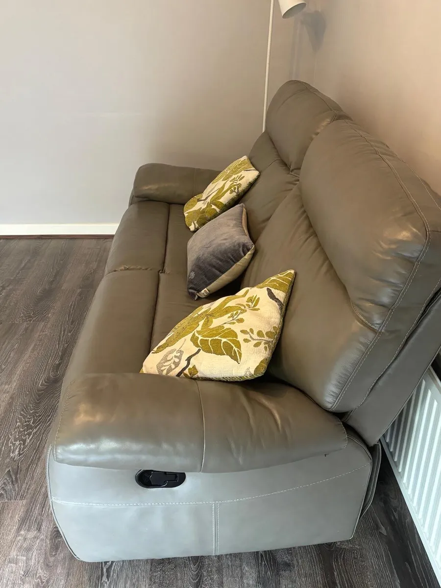 Couch - Image 4