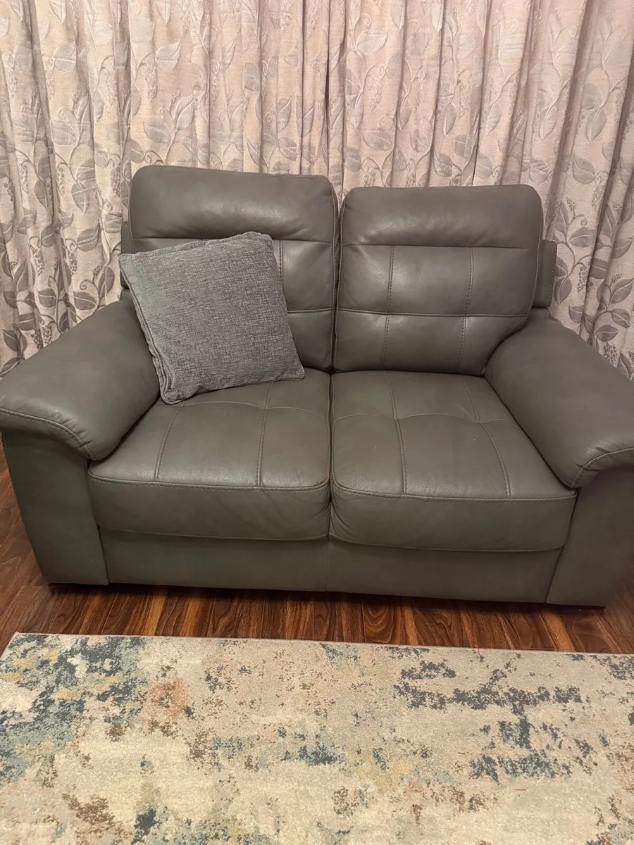 Comfortable couch 2 + 3 seater - Image 1