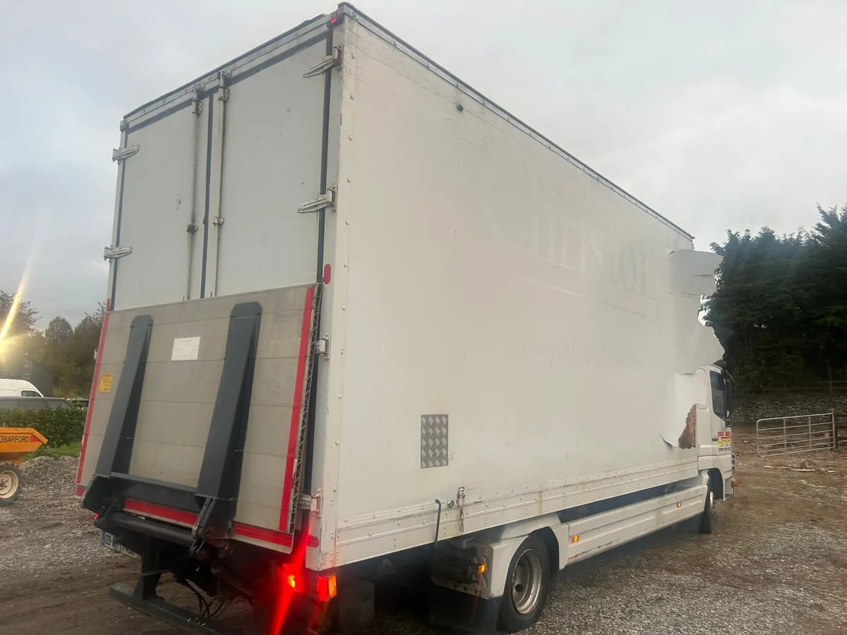 2009 mercedes atego - Image 2