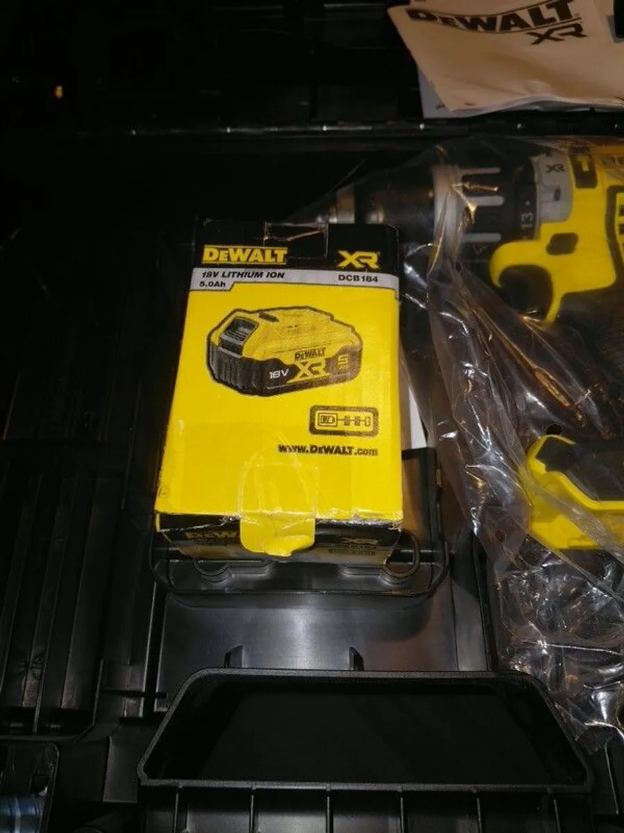 Dewalt 18v XR Brushless Combi drill - Image 2