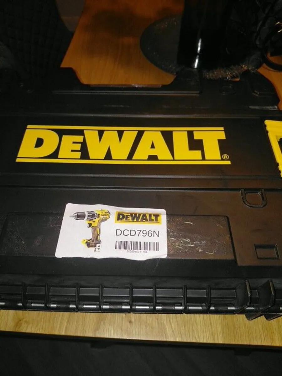 Dewalt 18v XR Brushless Combi drill - Image 3