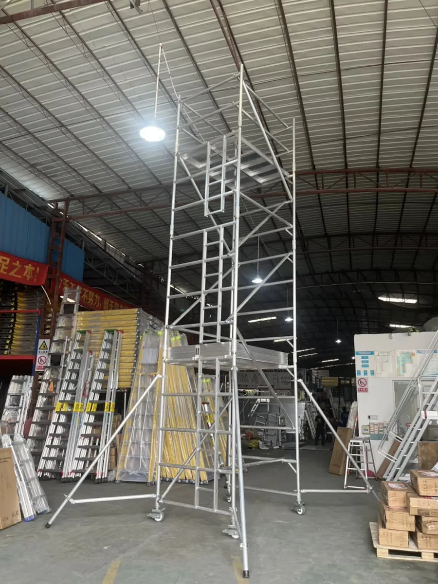 Aluminium scaffolding tower - Image 1