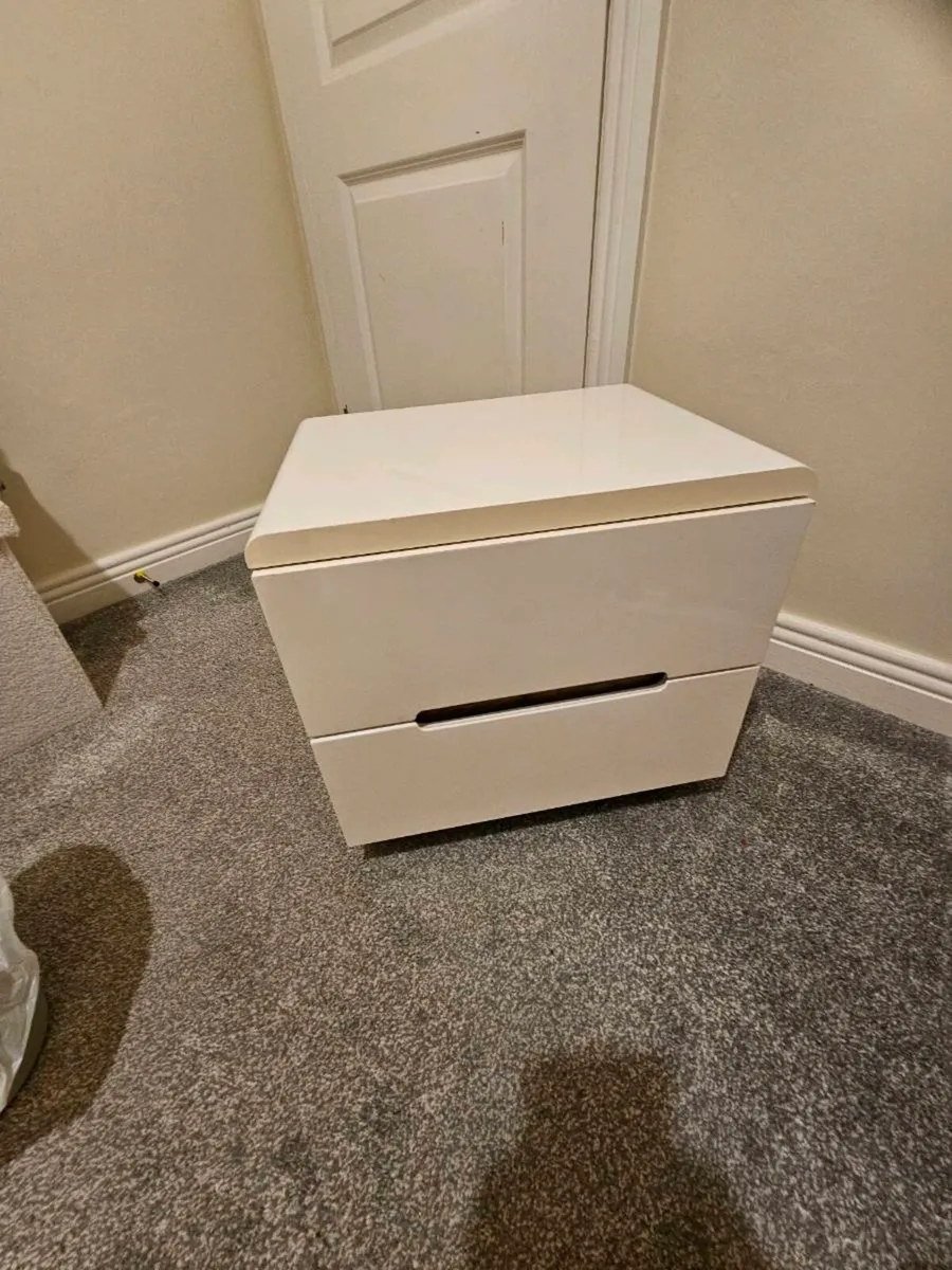 Double bed and Locker - Image 2
