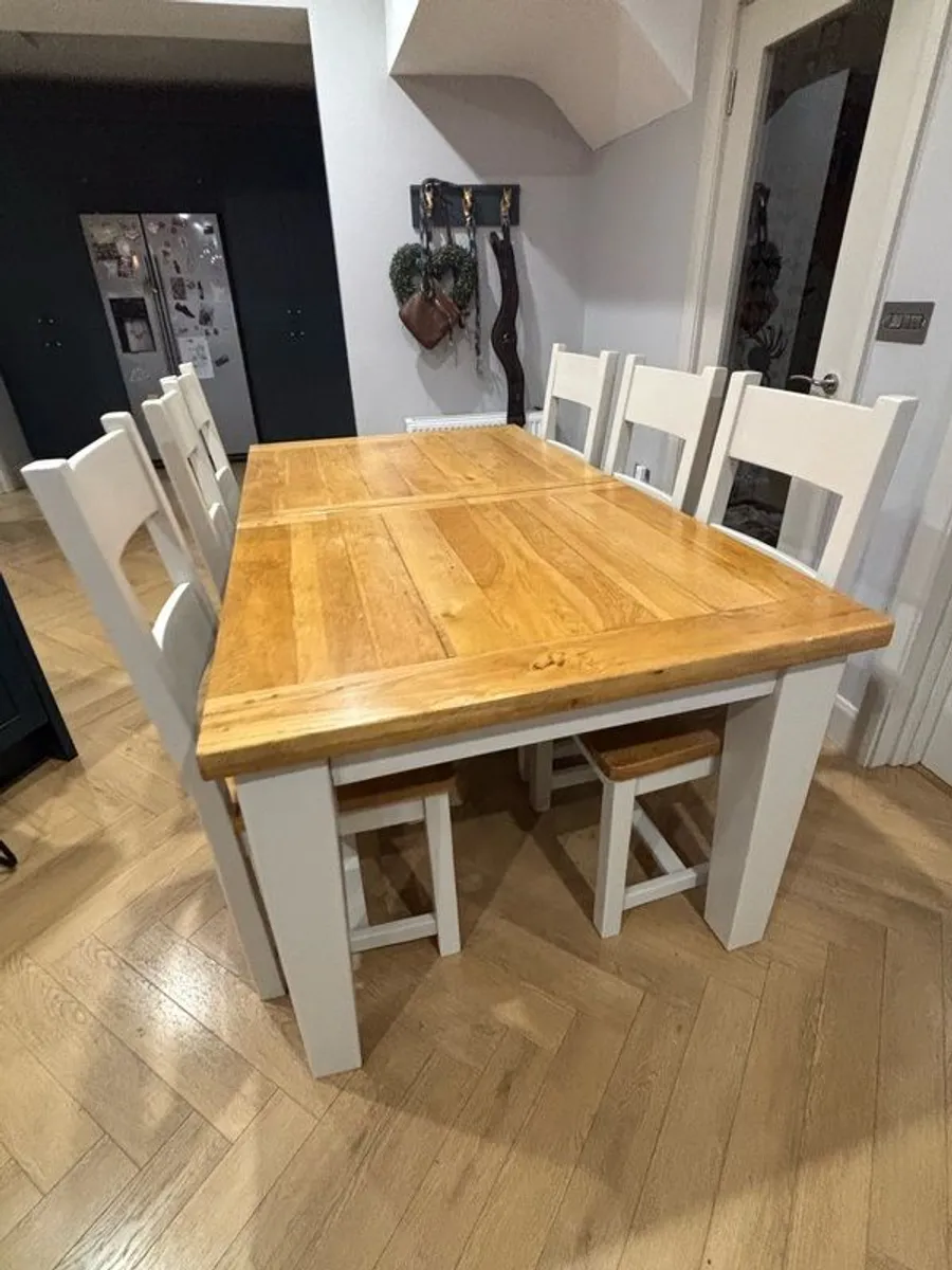Solid Oak Extendable Dining Table & 6 Chairs - off white/cream - Image 1