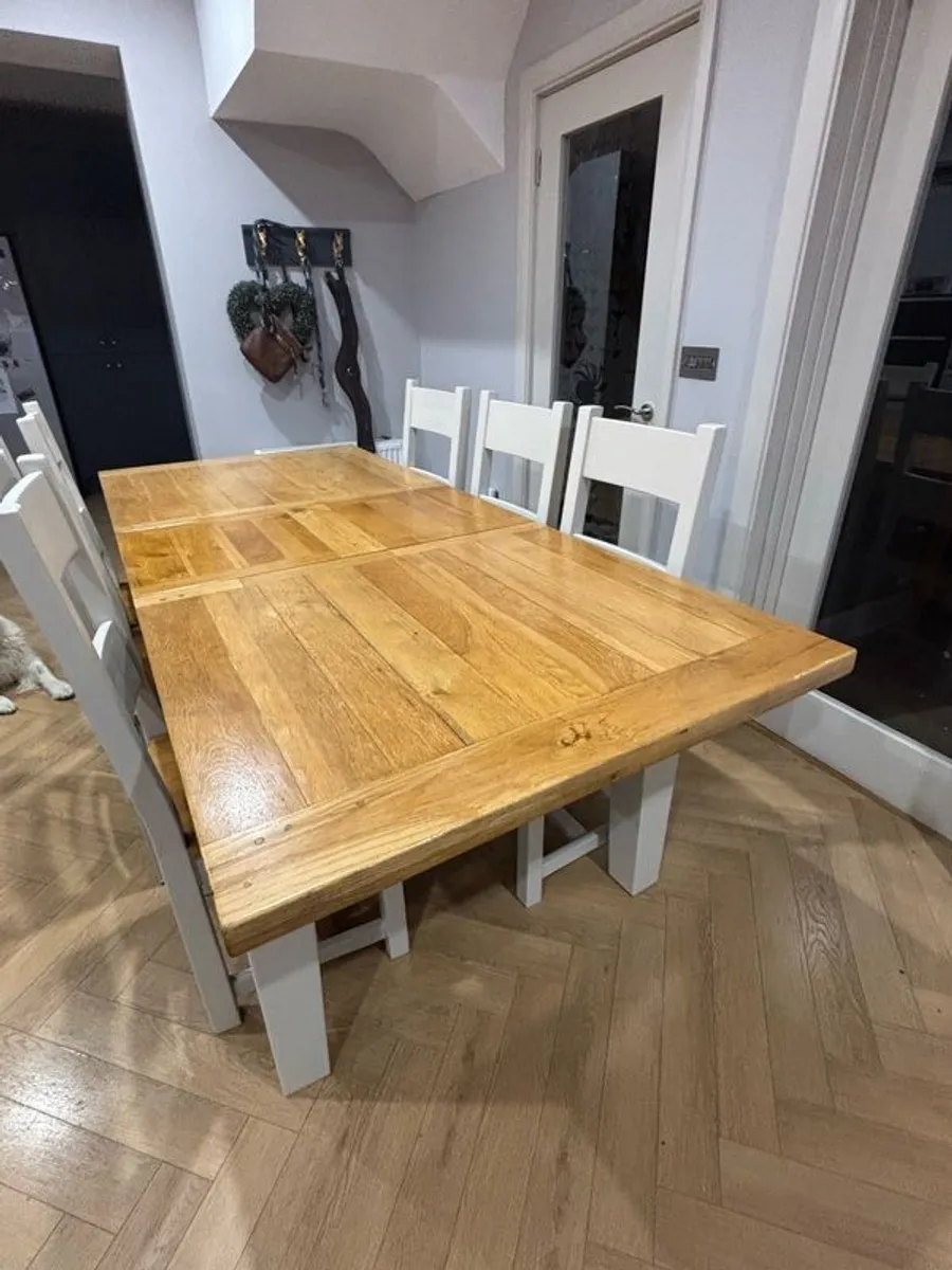 Solid Oak Extendable Dining Table & 6 Chairs - off white/cream - Image 3