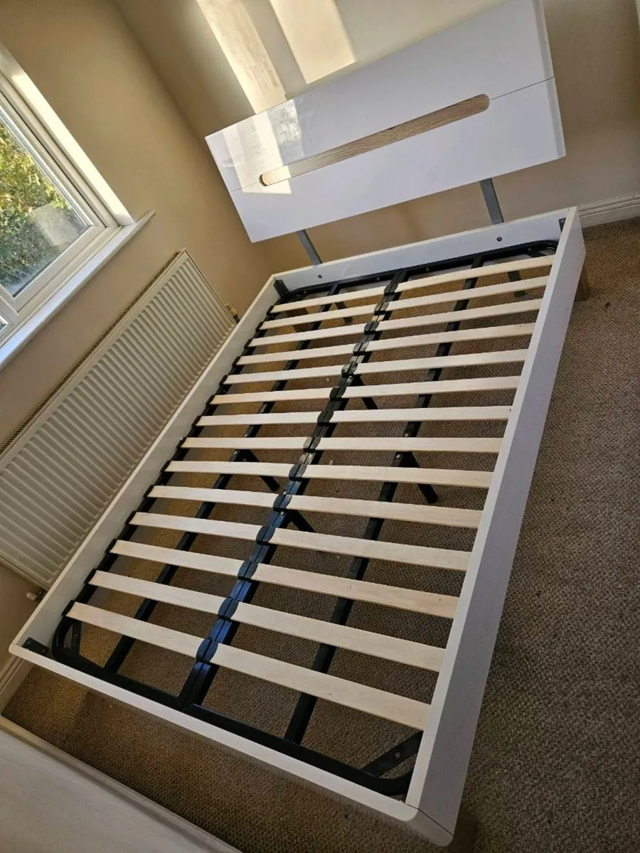 Double bed and Locker - Image 1