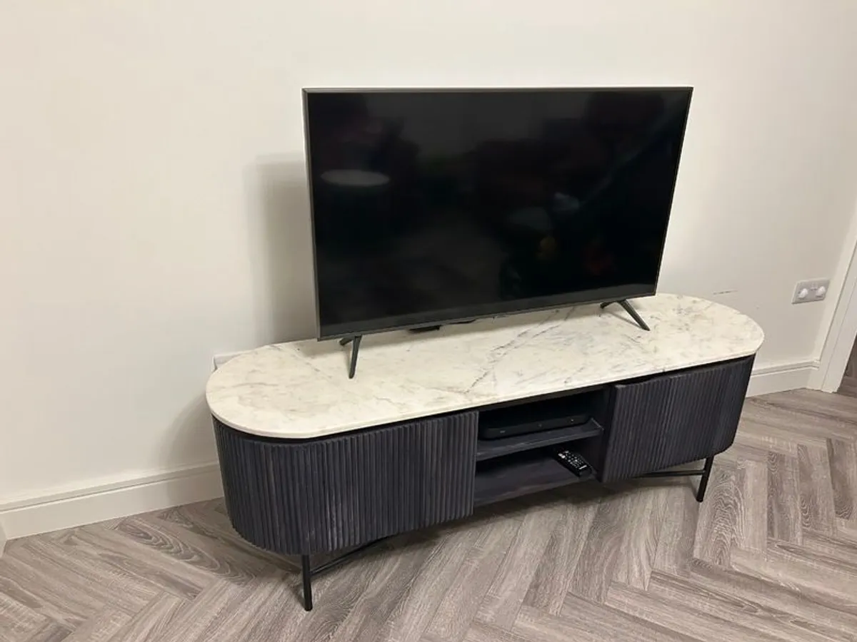 TV Unit - Image 1