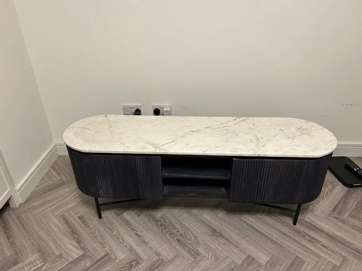 TV Unit - Image 2