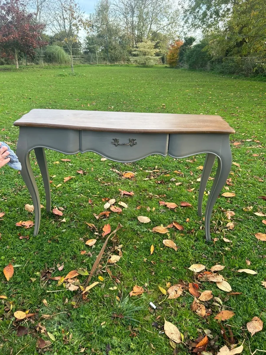 Hall Console - Image 1