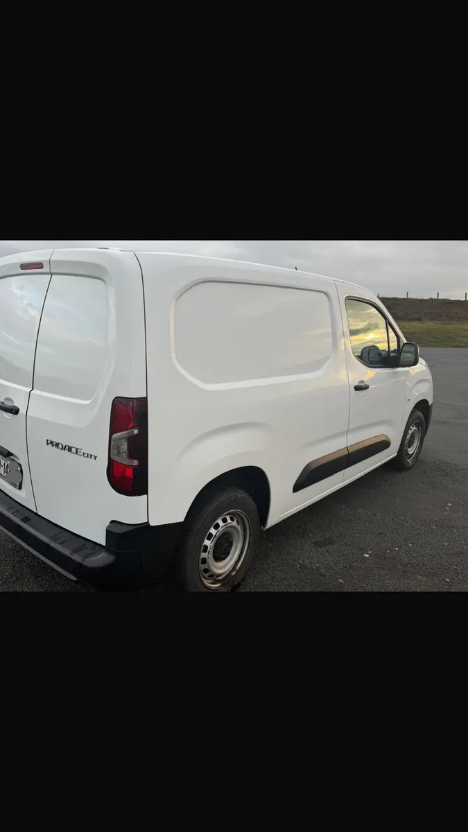 Van - Image 2