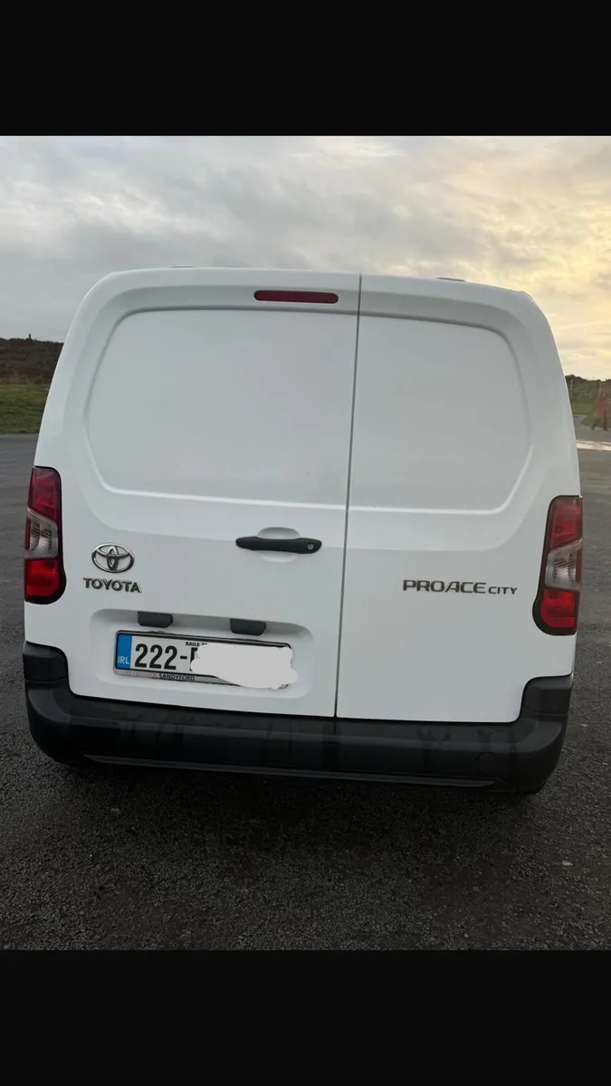 Van - Image 3