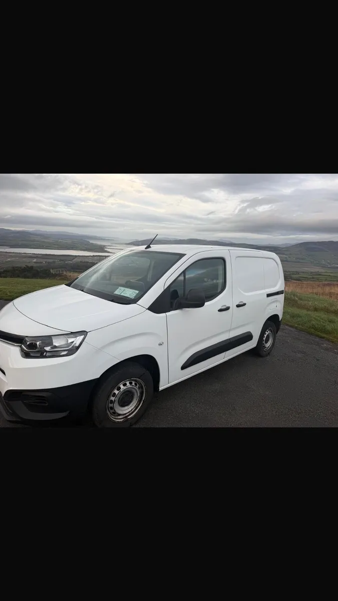 Van - Image 4