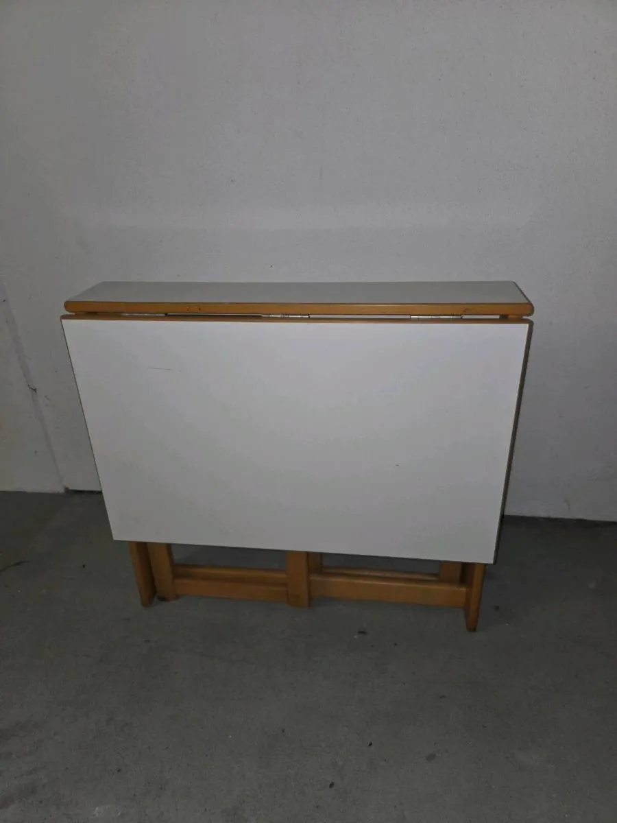 Foldable dining table - Image 1