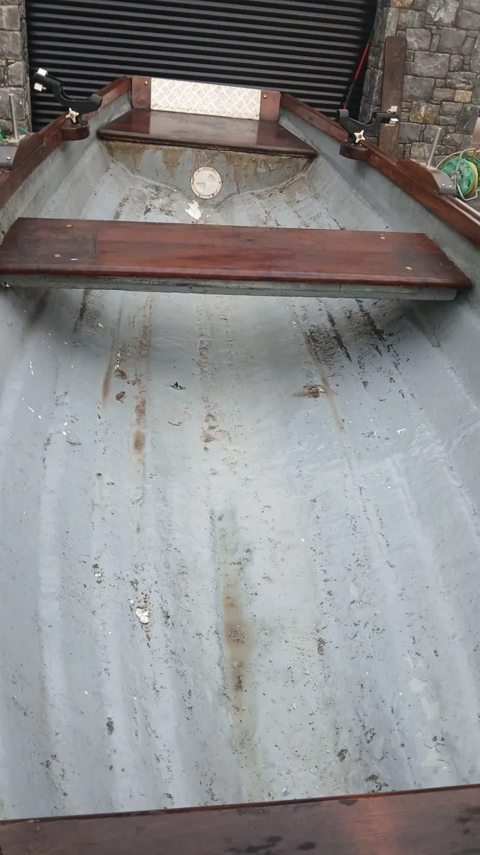 14ft Lake boat with trailer - Image 2