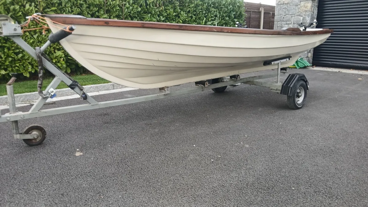 14ft Lake boat with trailer - Image 4