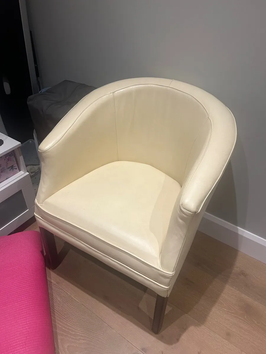 Two cream leather chairs great condition - Image 2