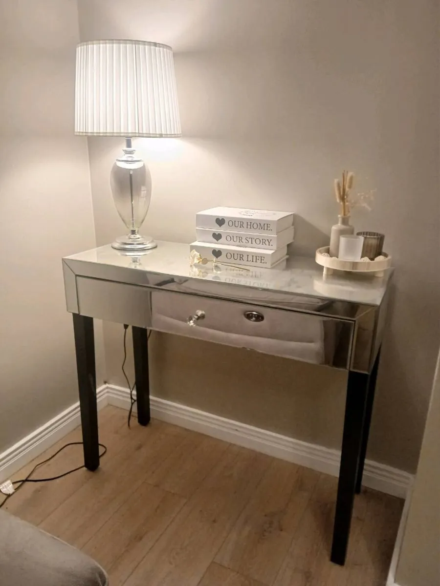 Console table - Image 1