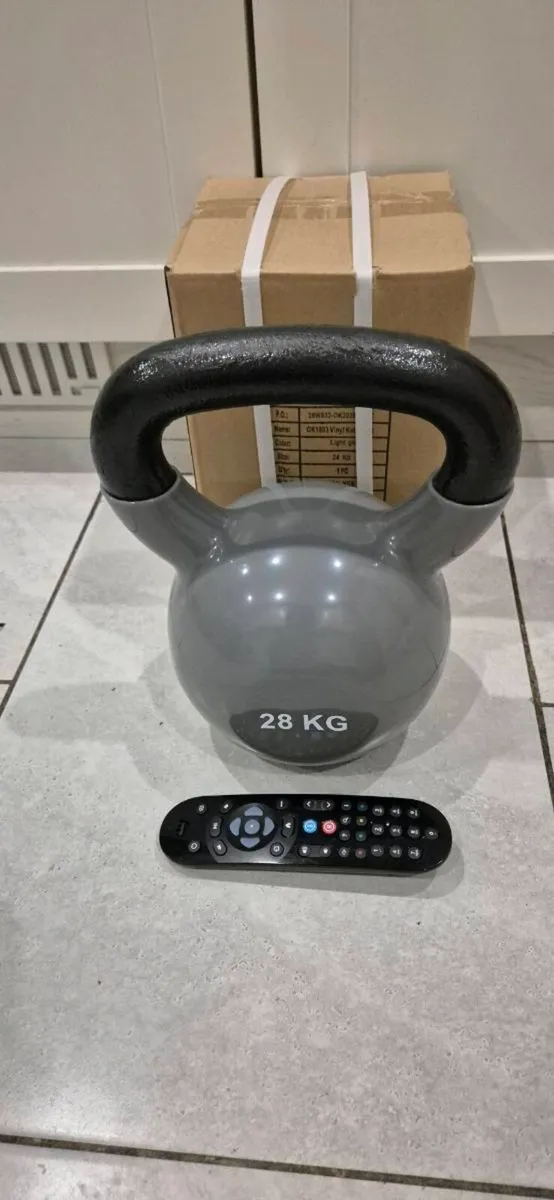 Large brand new 28kilo cast iron kettlebell - Image 1