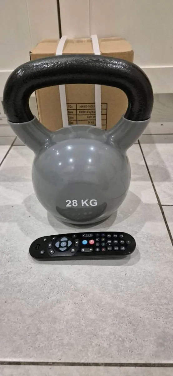 Large brand new 28kilo cast iron kettlebell - Image 2