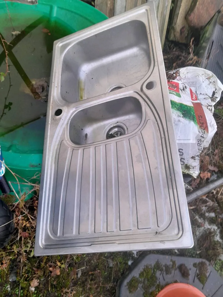 Kitchen sink - Image 1