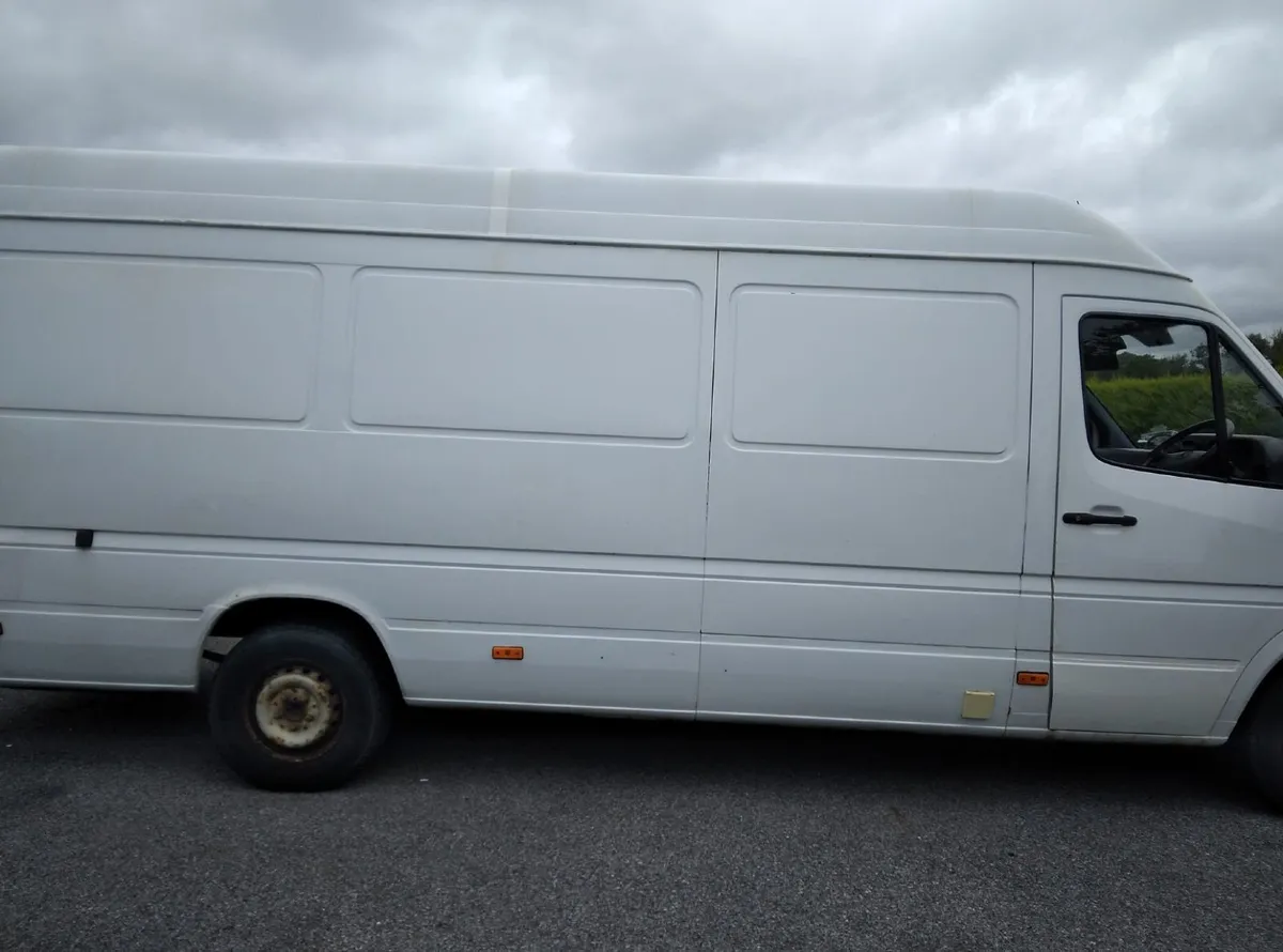 Mercedes-Benz Sprinter 212D – 2000 – ONLY 134,600 - Image 2
