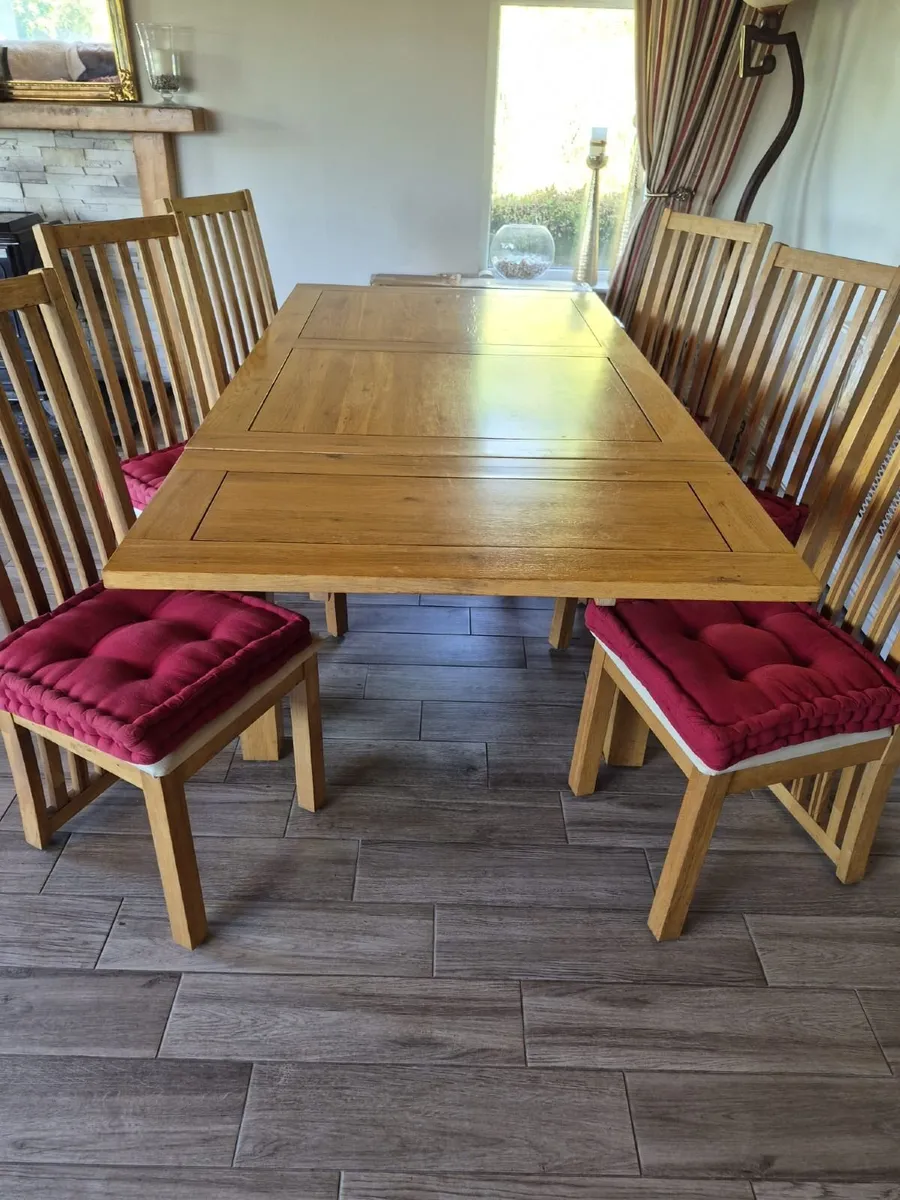 Dining table & 8 chairs - Image 1