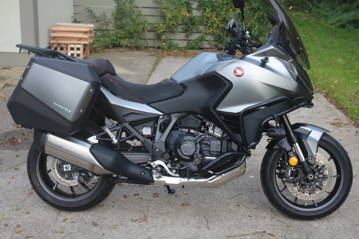 2024 Honda NT1100 DCT.    MINT - Image 1