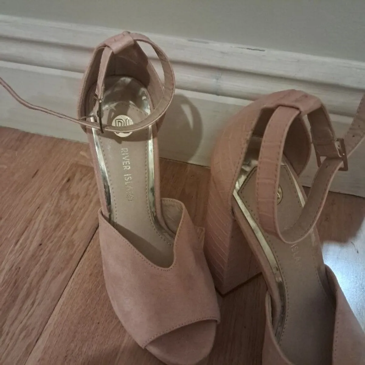 Chi chi London blush pink dress and riverisland matching sandals - Image 4