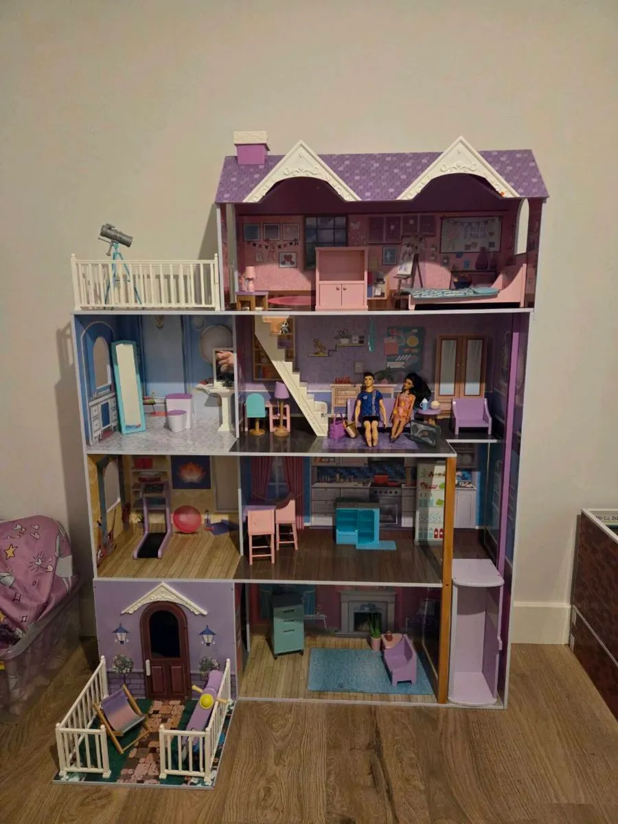 Dolls house - Image 1