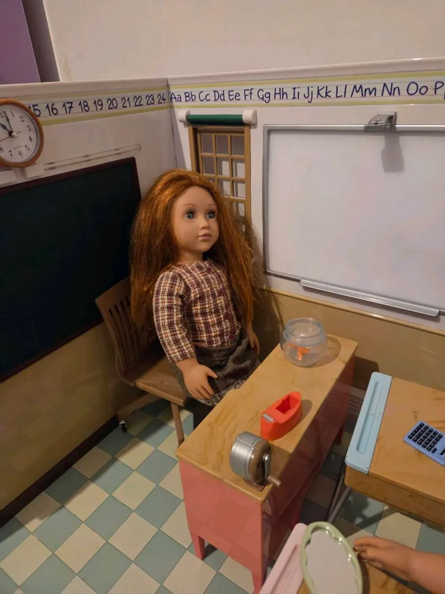 Dolls classroom - Image 2