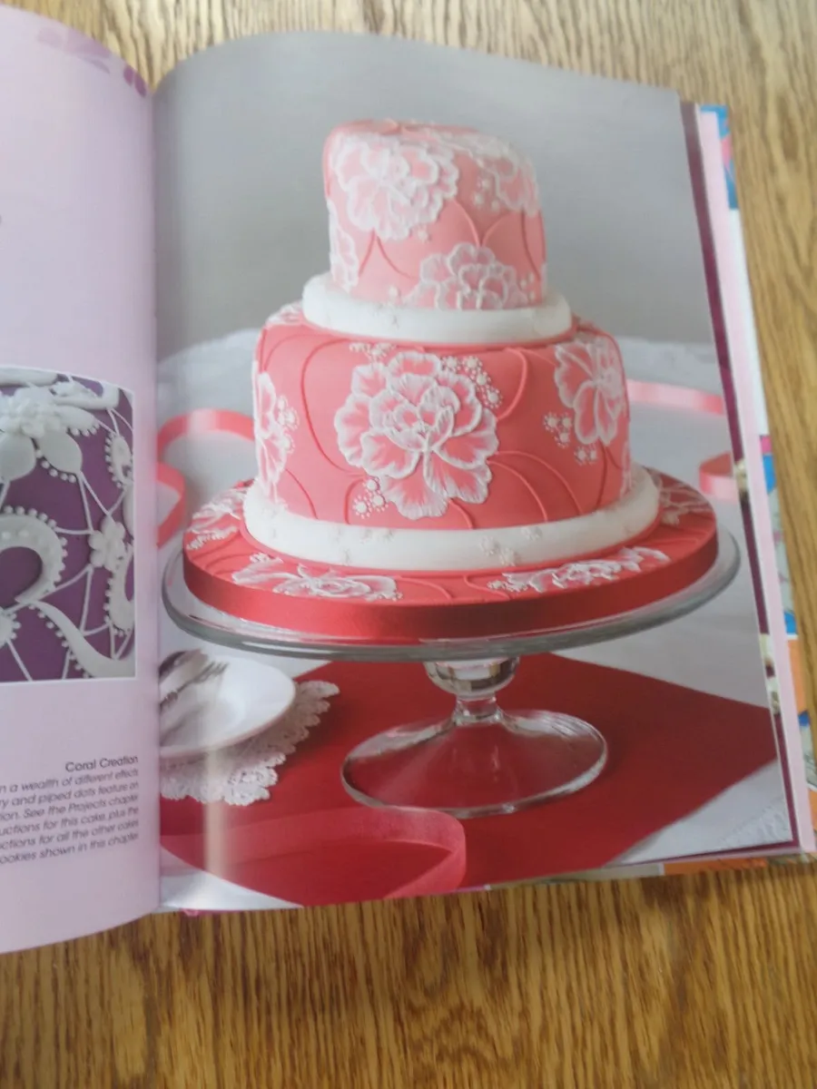 The Contemporary Cake Decorating Bible Book - Image 3