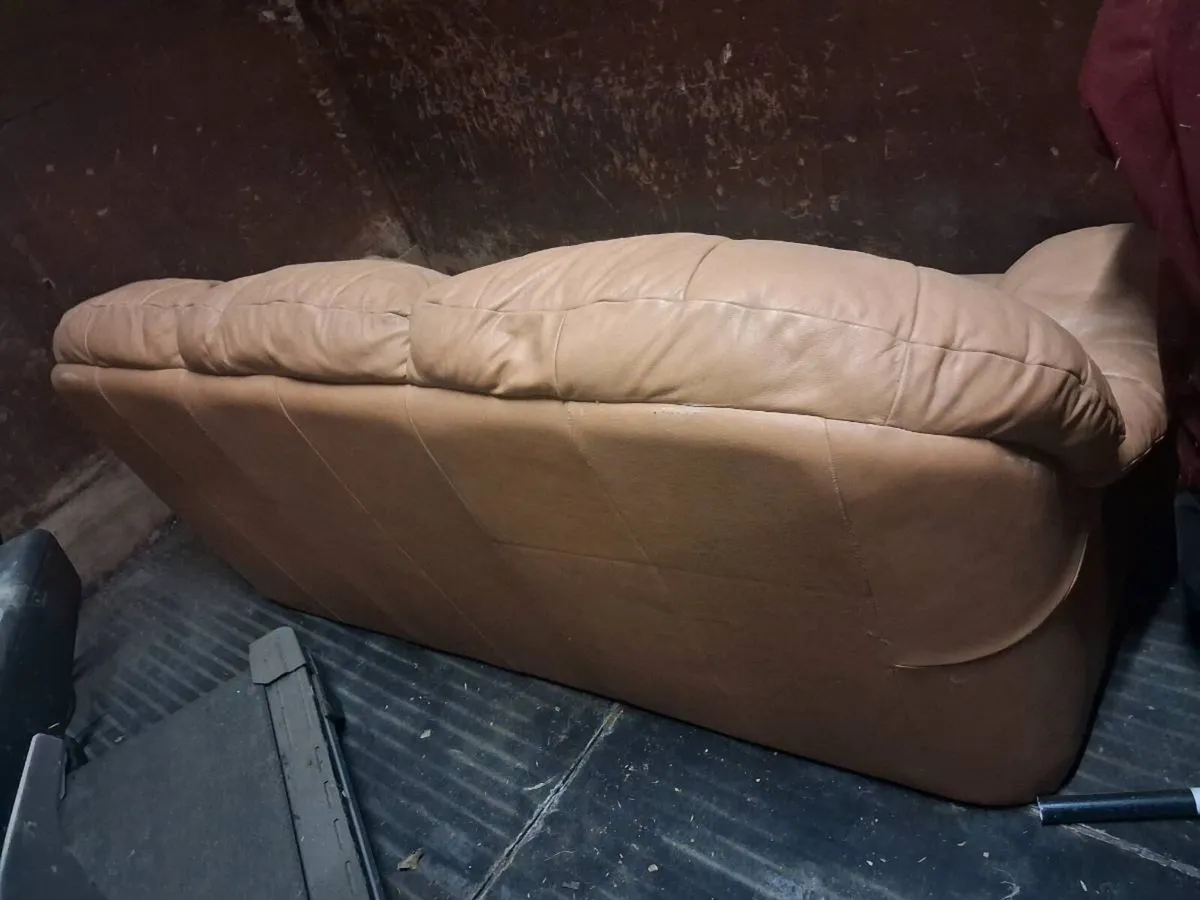 3 seater leather couch - Image 3