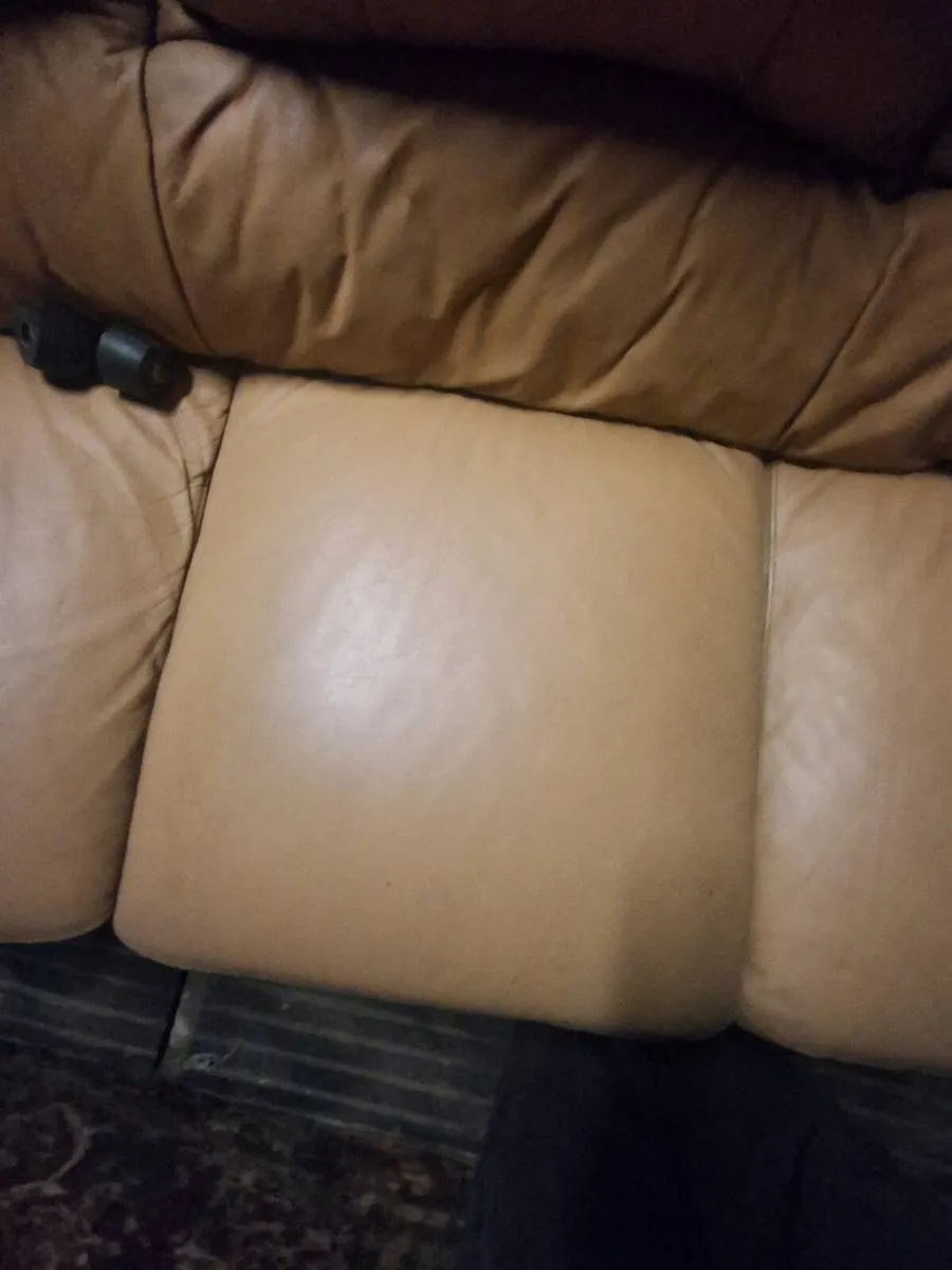 3 seater leather couch - Image 4
