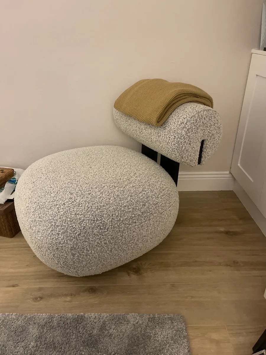 Accent chair - Image 2