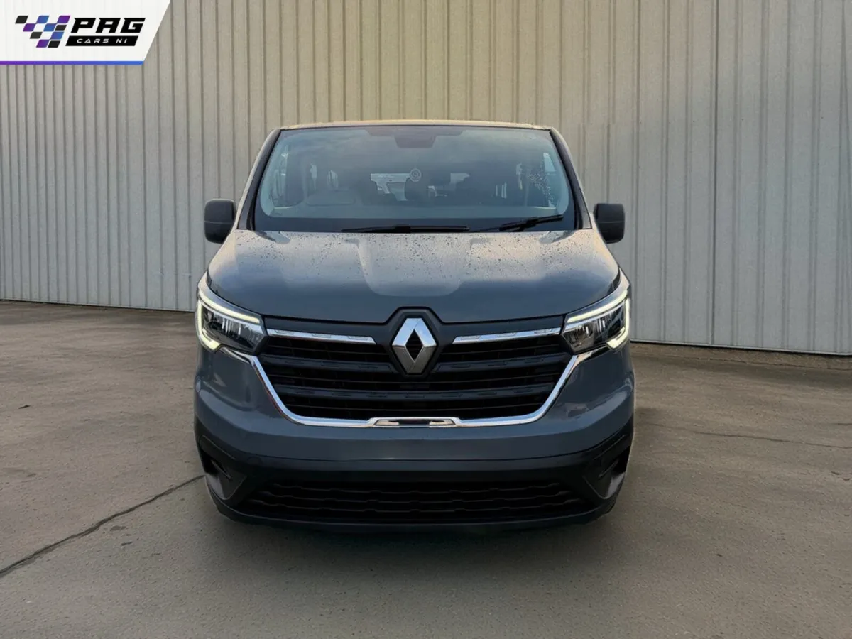 2023 AUTOMATIC RENAULT TRAFIC 9 SEATER 2.0 150BHP - Image 2