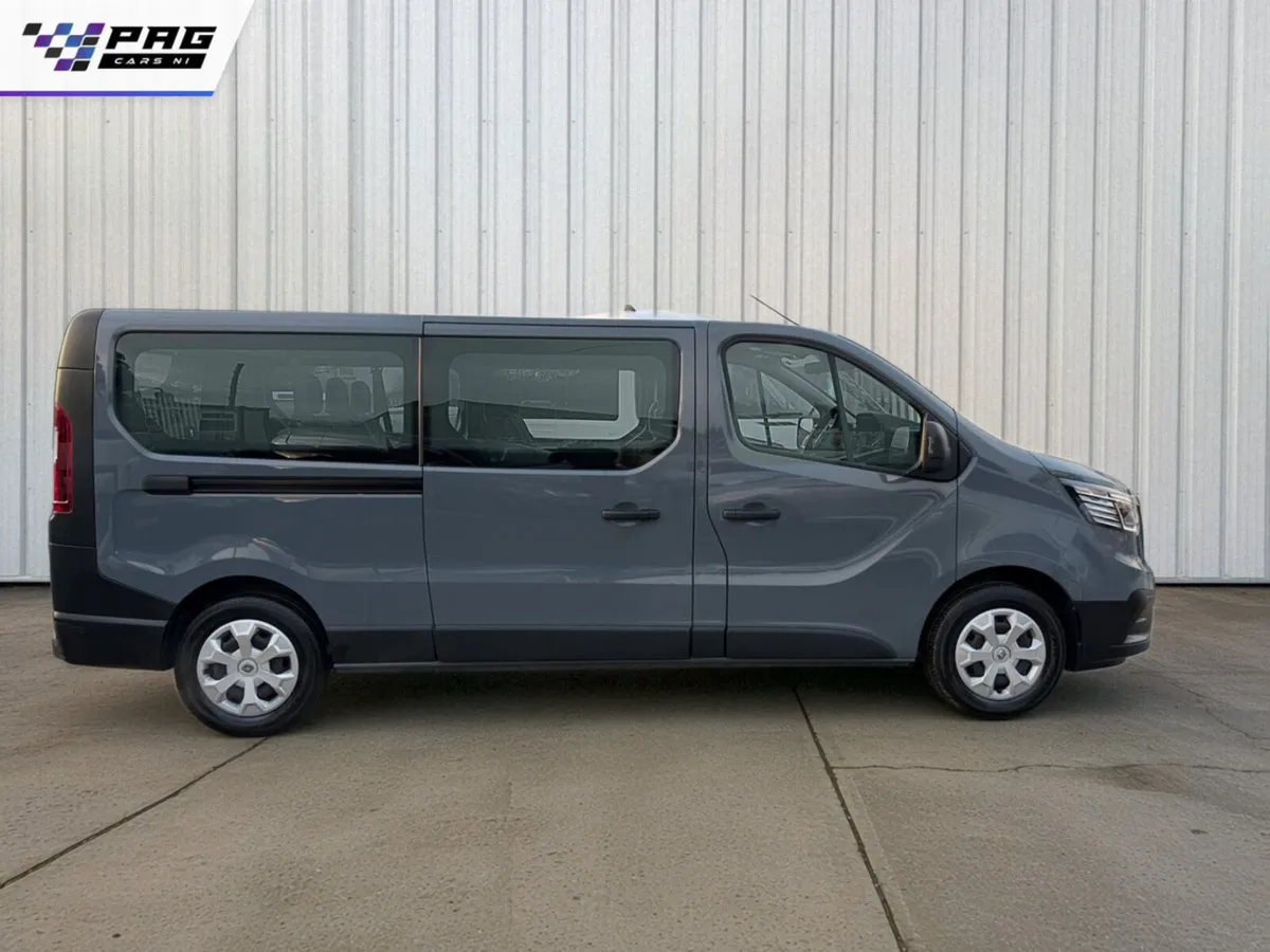 2023 AUTOMATIC RENAULT TRAFIC 9 SEATER 2.0 150BHP - Image 4
