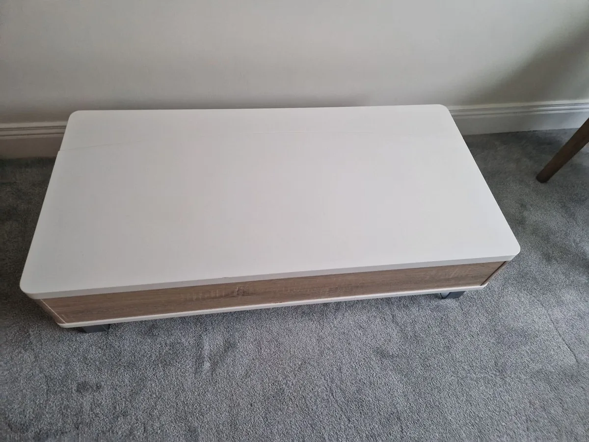 Media table coffee table (lift top) - Image 1