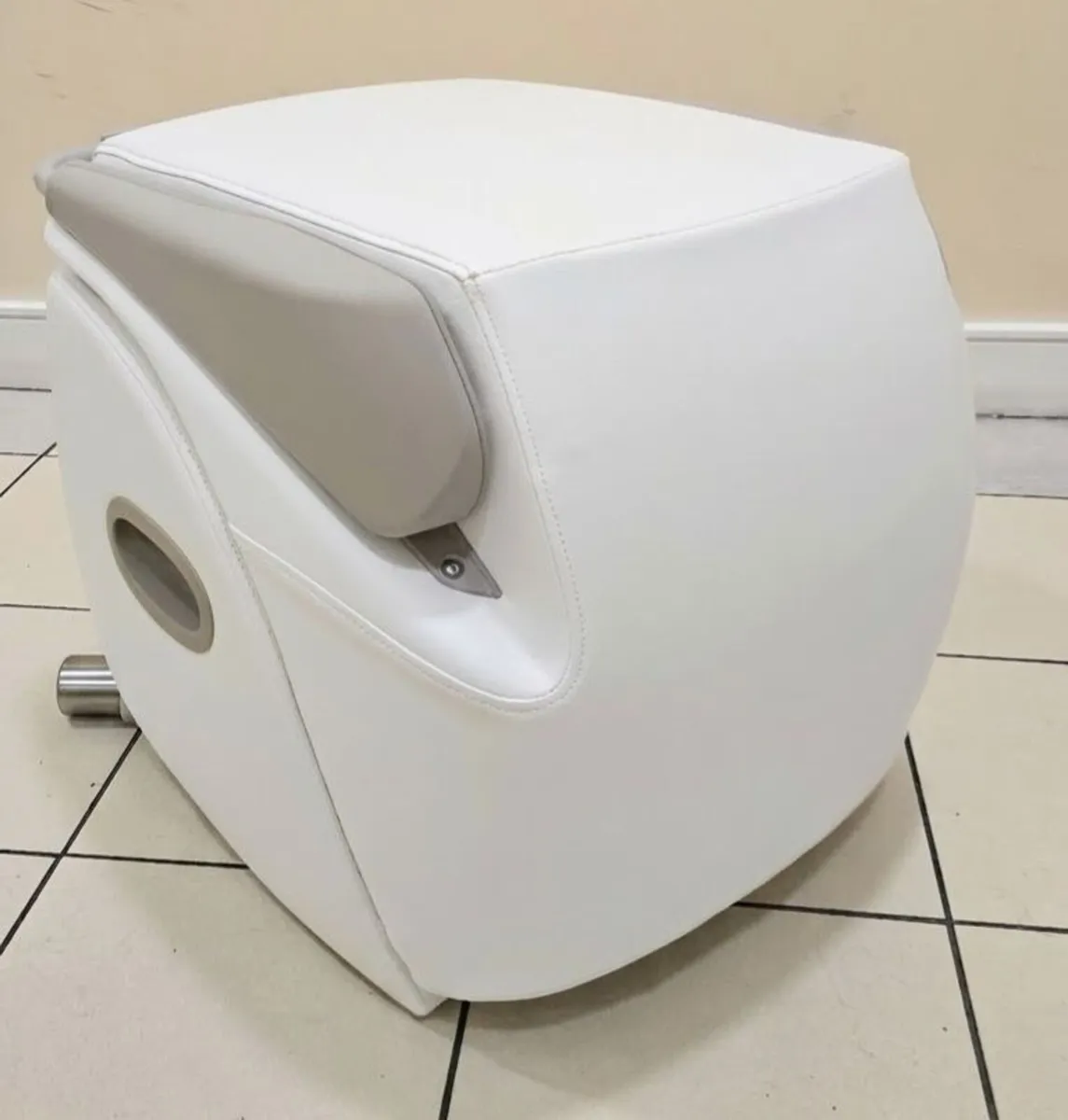 Inada Cube Plus massage chair [Delivery Possible] - Image 4