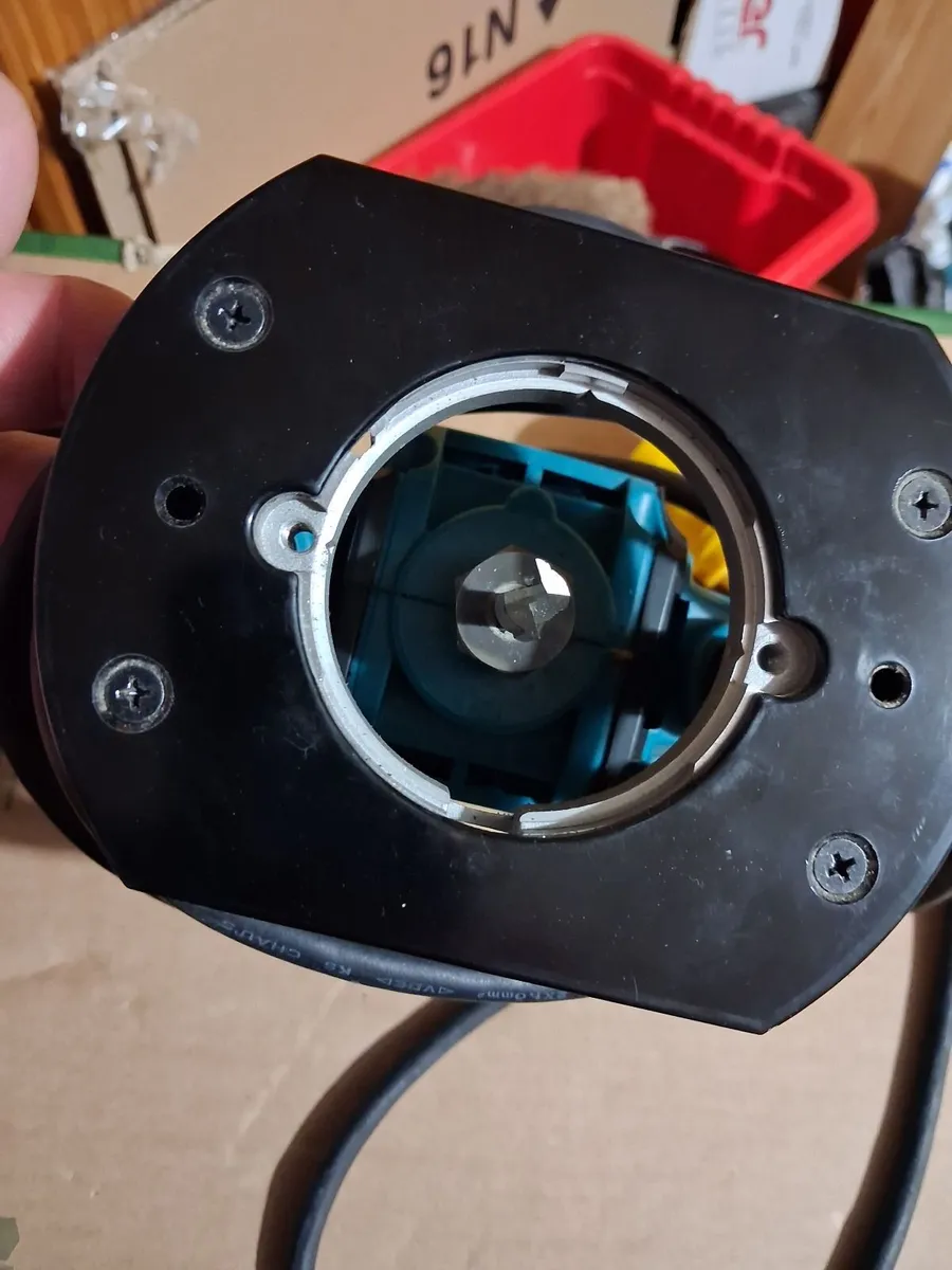 Makita router 110 volt. - Image 3