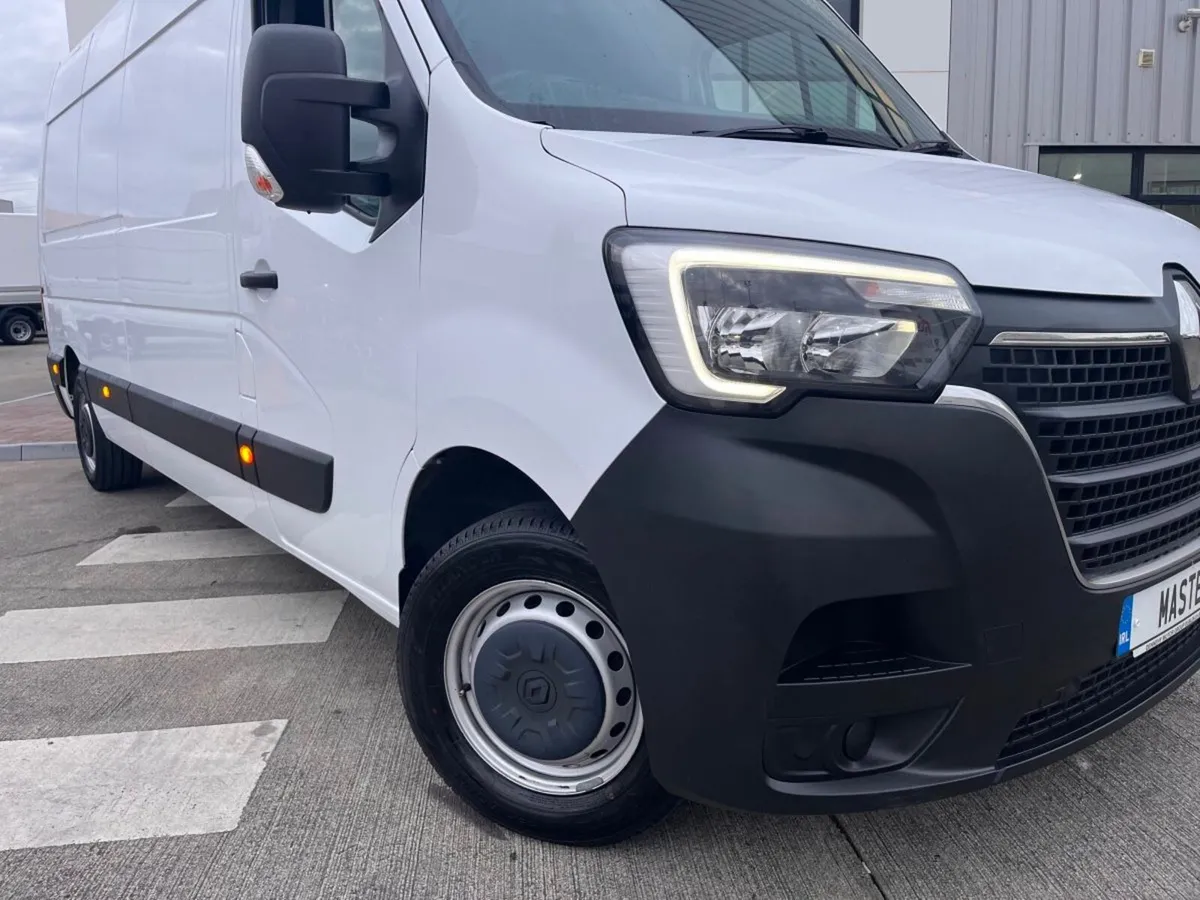 Renault Master FWD LM35 Blue DCI 135 Business - Image 3