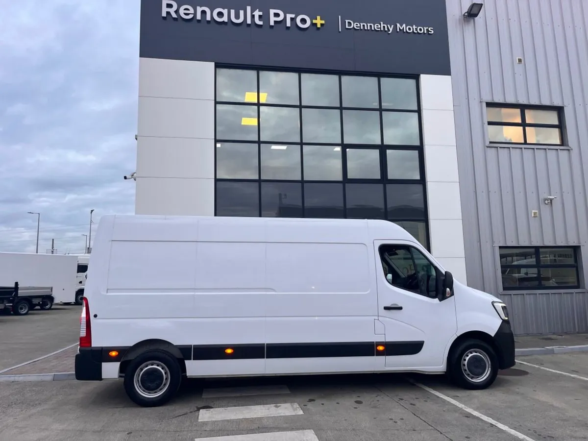 Renault Master FWD LM35 Blue DCI 135 Business - Image 4