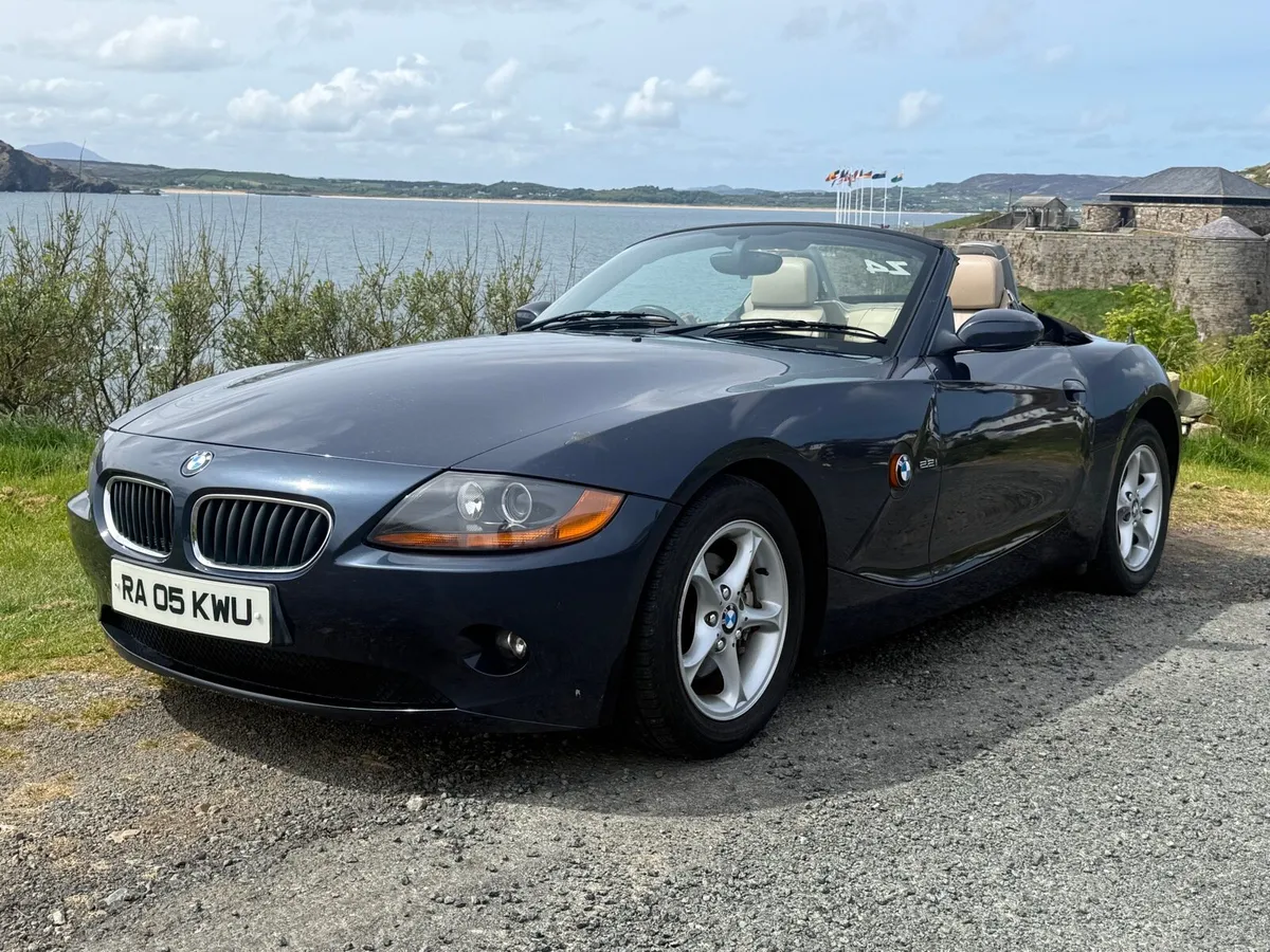 2005 BMW Z4 Roadster/convertible 2.2 6 Cylinder - Image 2