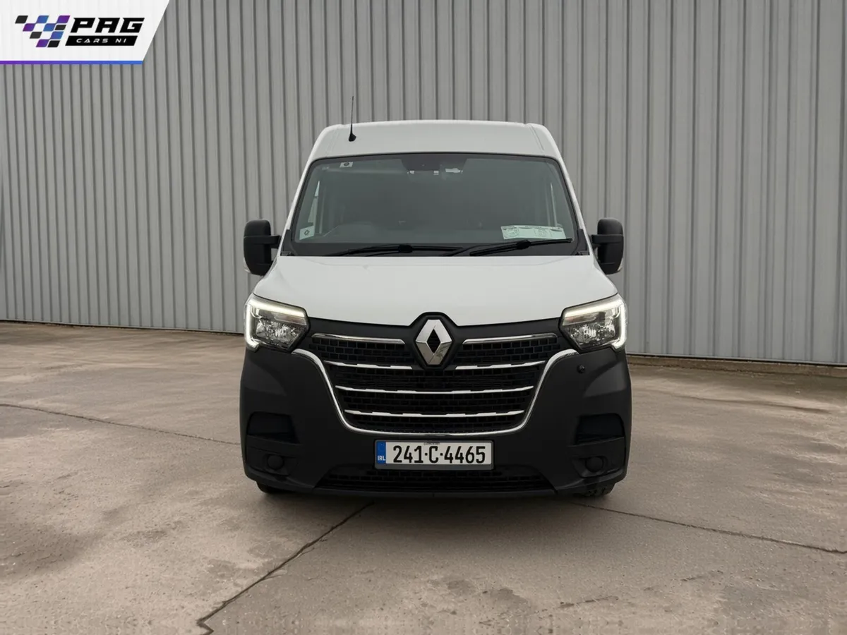 2024 RENAULT MASTER 17 SEATER - AIR CON - Image 2