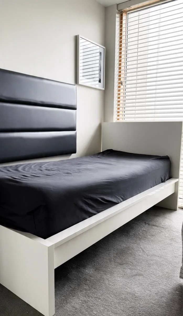 Bed frame - Image 1