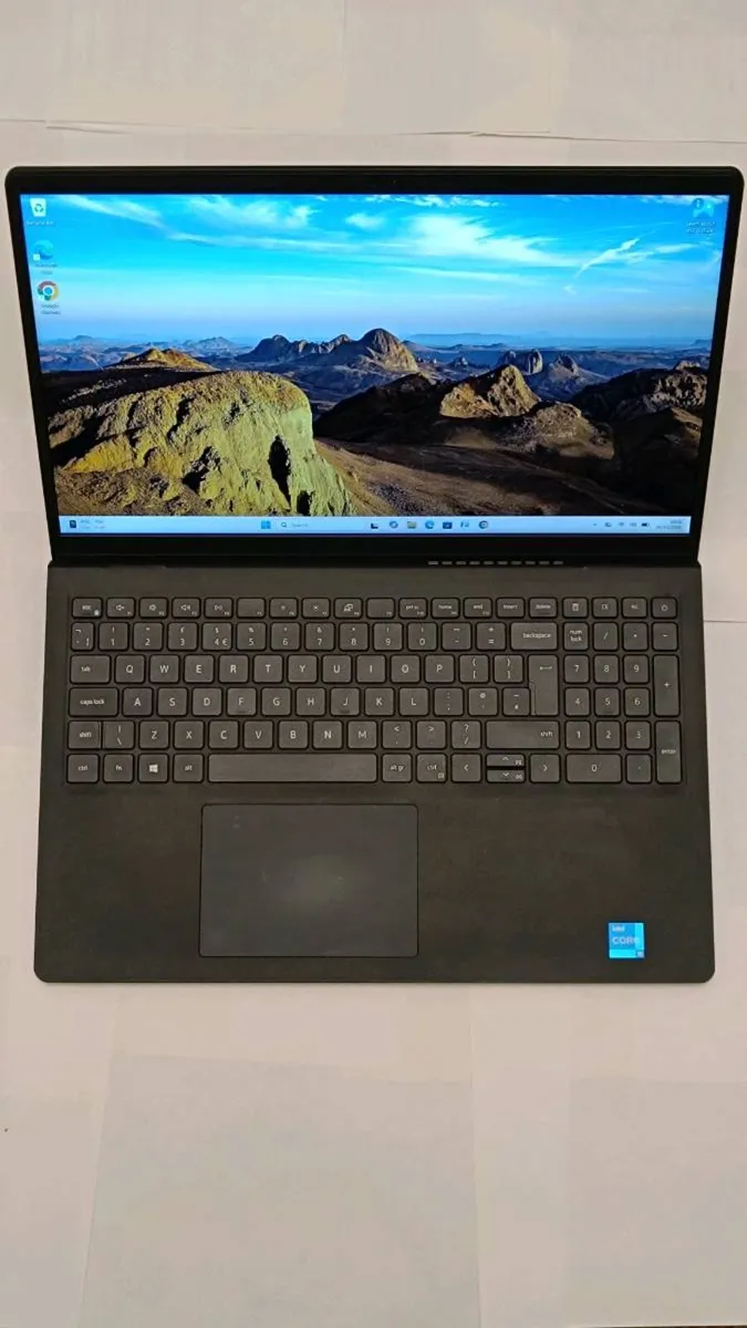 Dell Vostro 15.6" Intel i5 16Gb 30-Day Warranty - Image 1