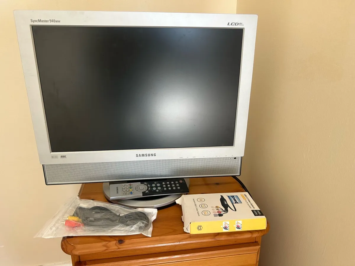 Samsung portable television - Image 1