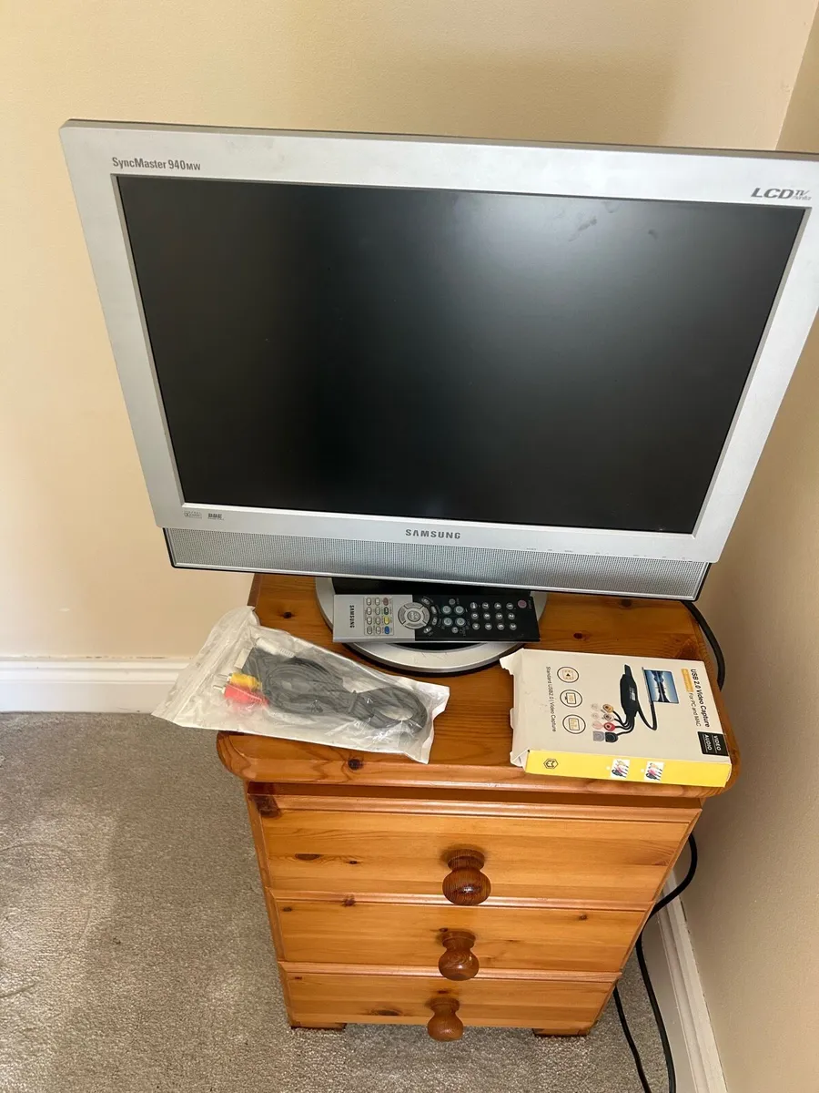 Samsung portable television - Image 2
