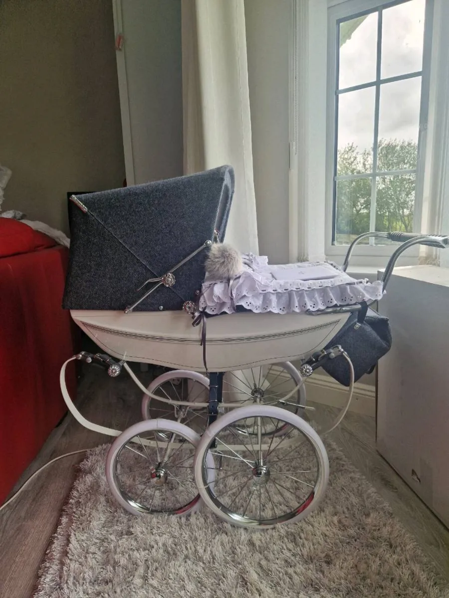 Silver Cross Pram - Image 1
