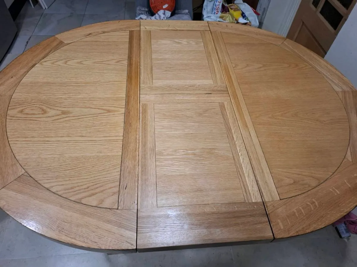 SMALL OAK TABLE - Image 4