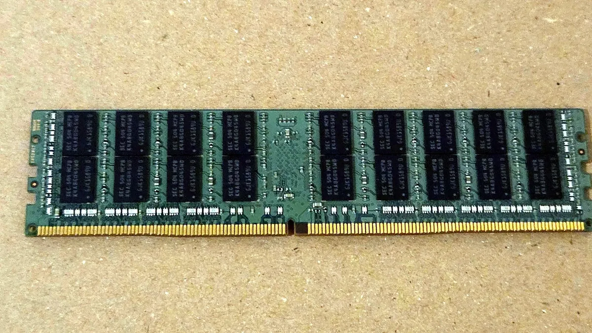 16GB DDR4 ECC RDIMM 2133 Samsung M393A2G40DB0-CPB - Image 2